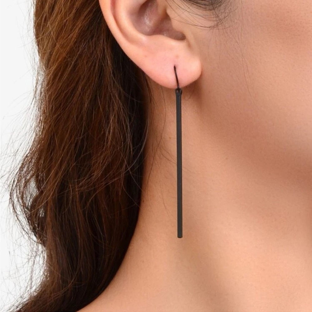 BLACK MODERN CHIC BAR EARRINGS